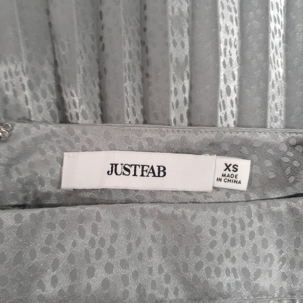 JUSTFAB Women's Pleated Draped Skirt Metallic Silver - Picture 5 of 8